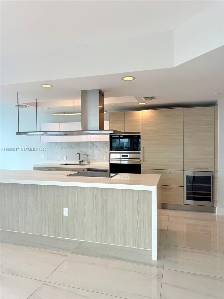 17111 Biscayne Boulevard – photo 5