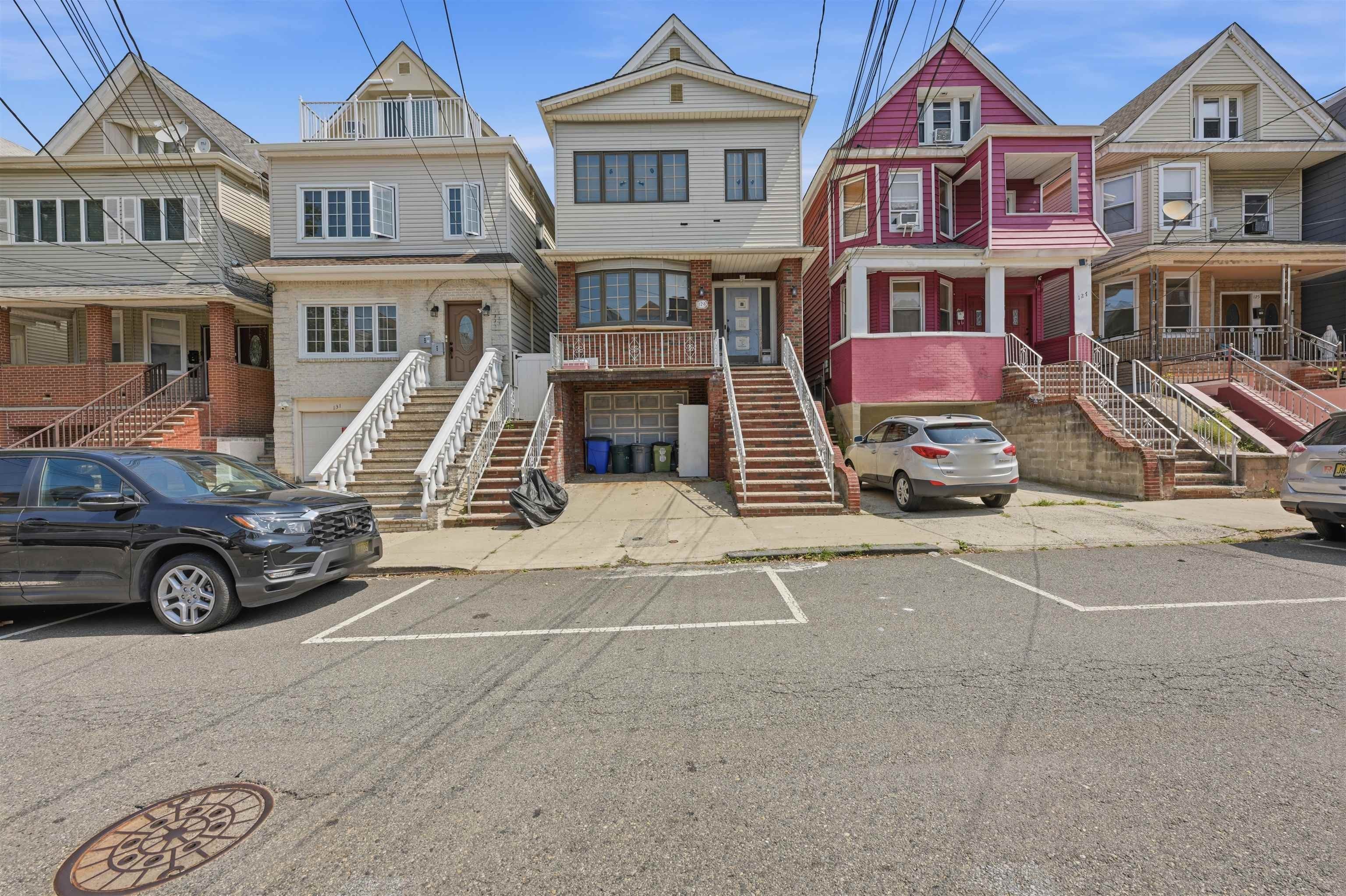 129 W 28TH ST – photo 1
