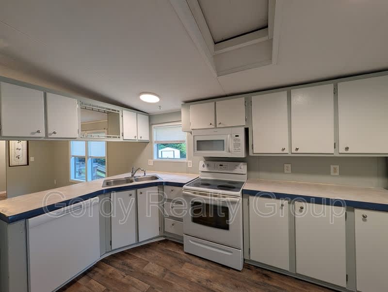 3166 Redbud Lane – photo 5