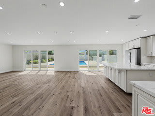 5035 Zelzah Avenue – photo 4