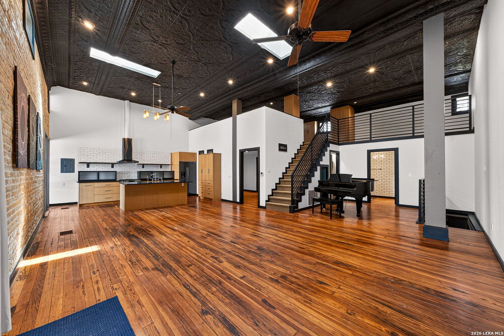 612 High – photo 1