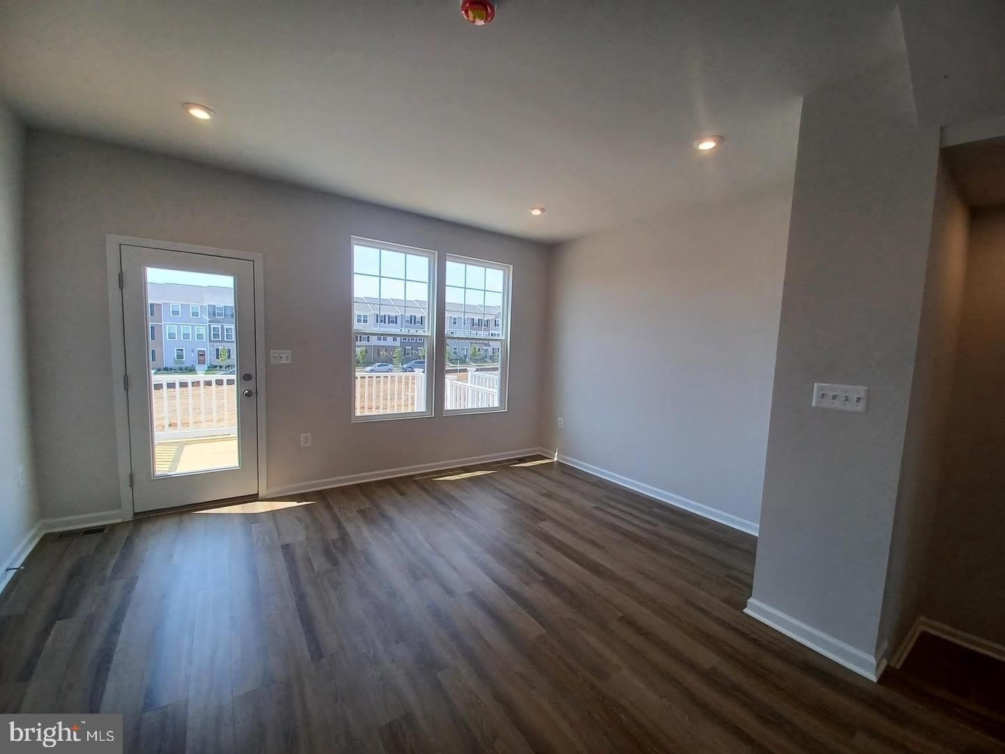 182 COOLIDGE AVE – photo 5