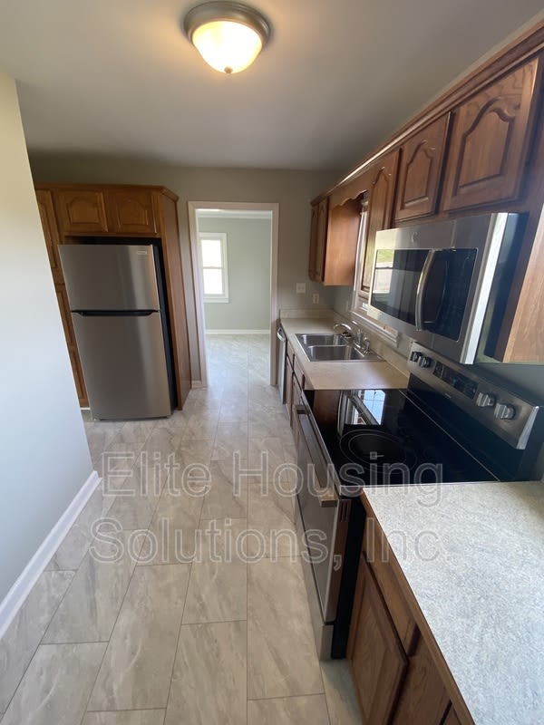 890 N 10th St. – photo 5