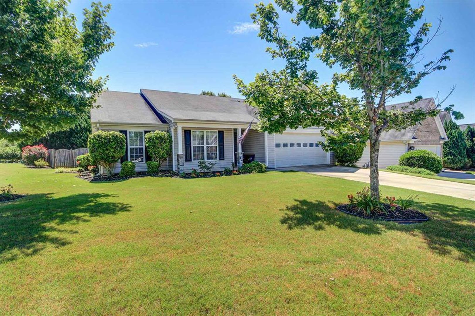 Charming 3 bed, 2 full bath home in Newnan! Must see! – photo 2
