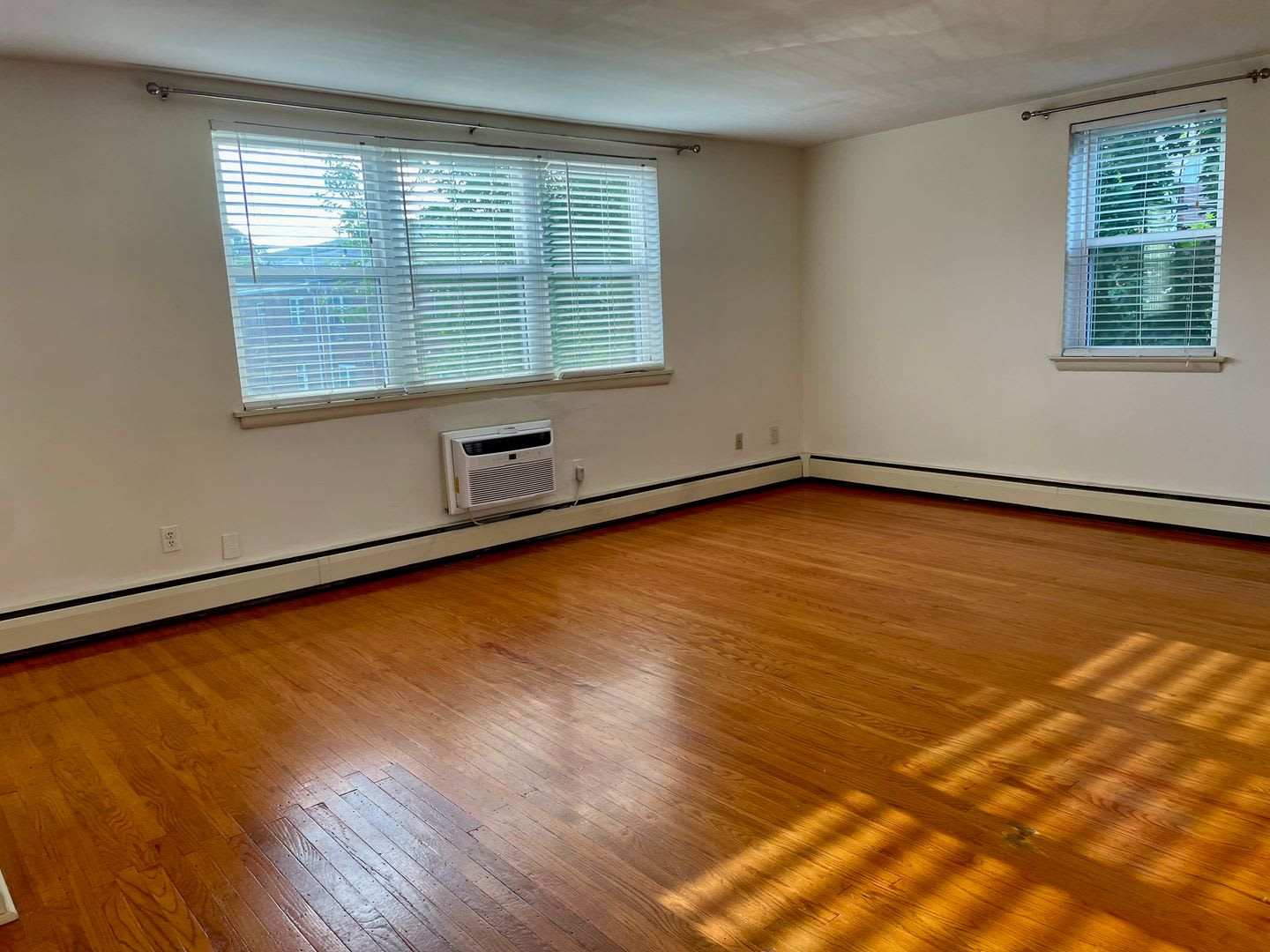 Spacious 1 Bed / 1 Bath Apartment – photo 2
