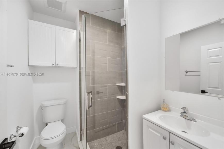 1070 Tyler St – photo 4