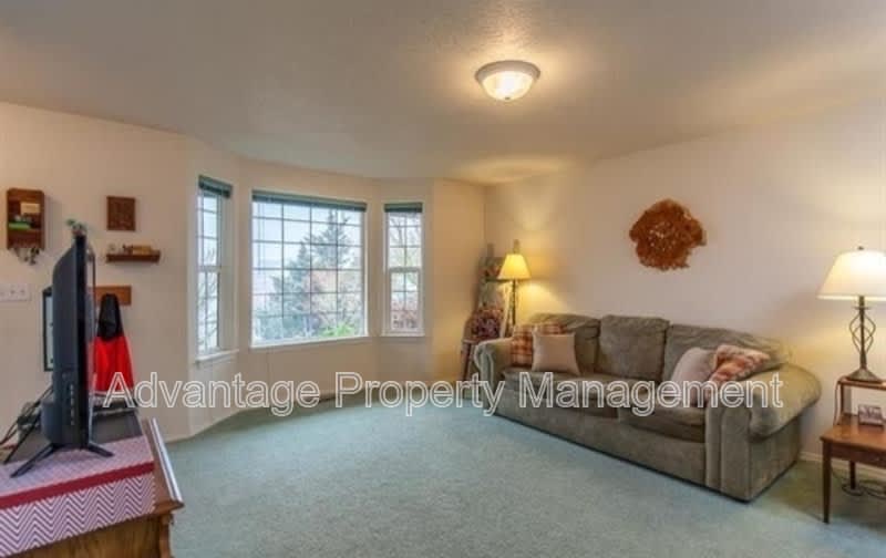 3122 30th SE – photo 4