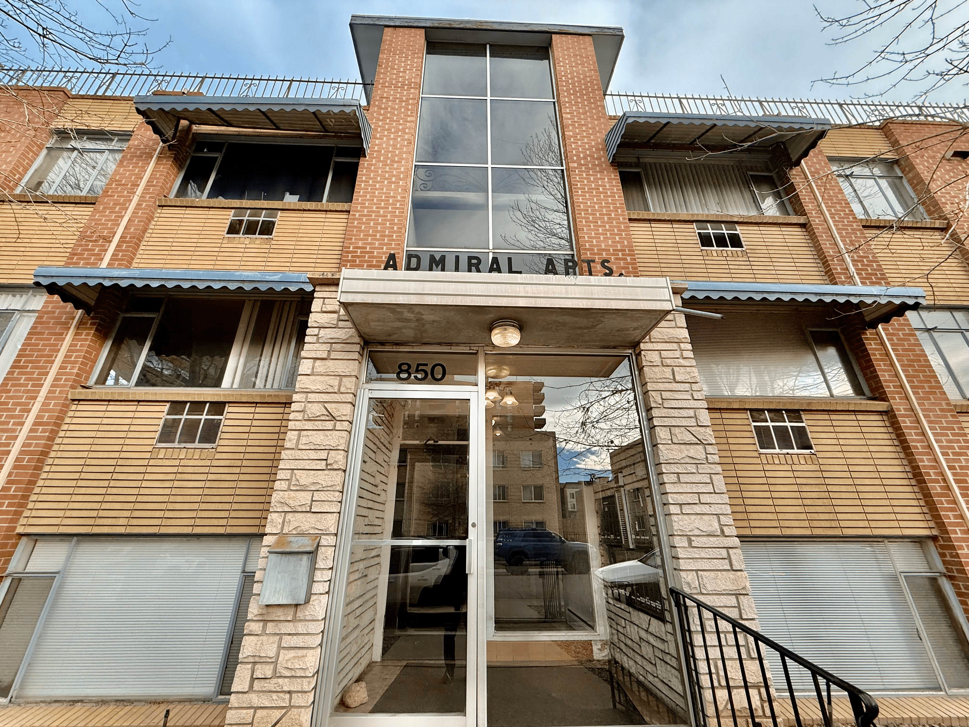 Admiral Apartments – photo 1