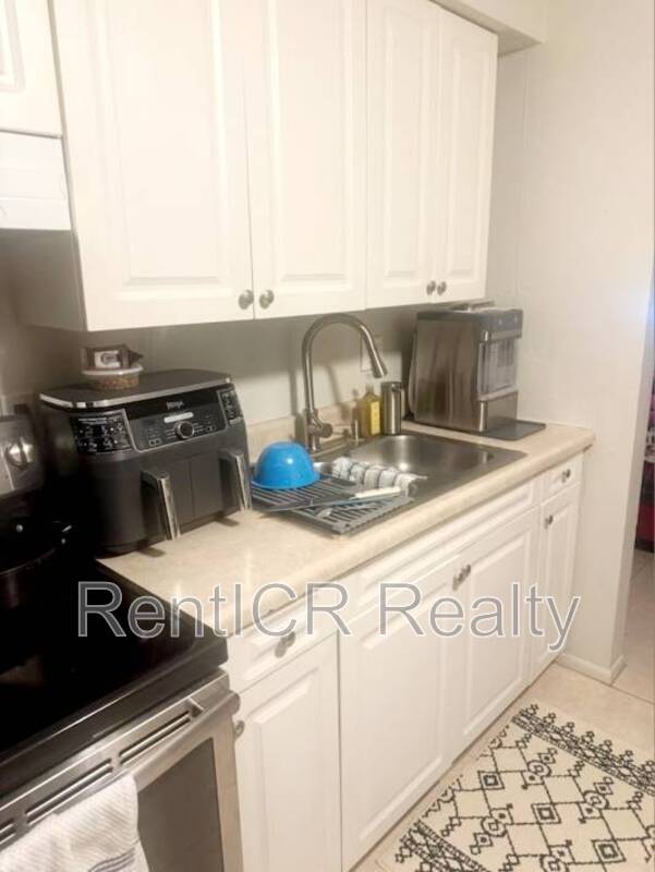 561 Laura Lane – photo 4