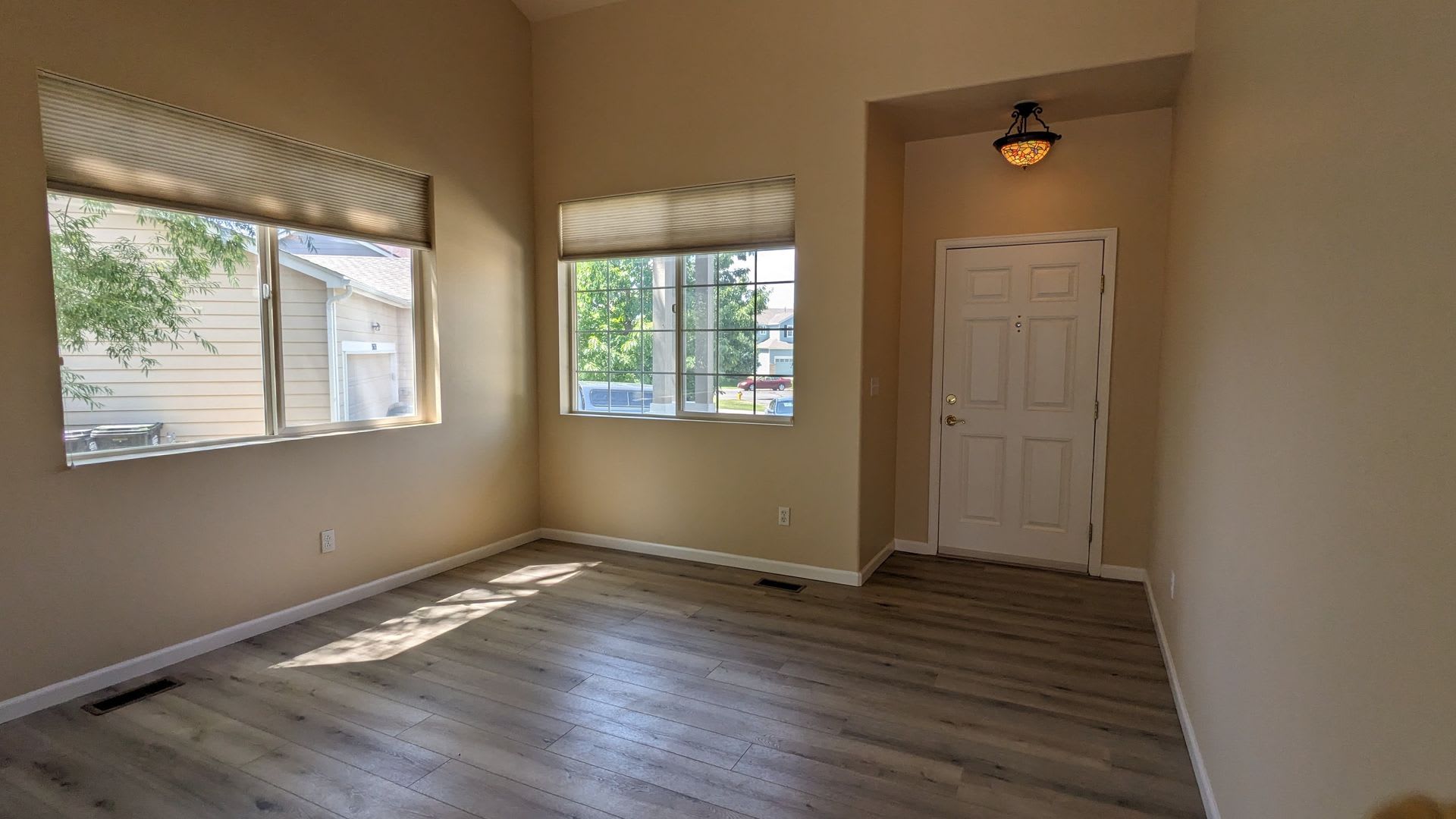 Bright 3-Bedroom Home on a Cul-de-Sac with Mountain Views – photo 4