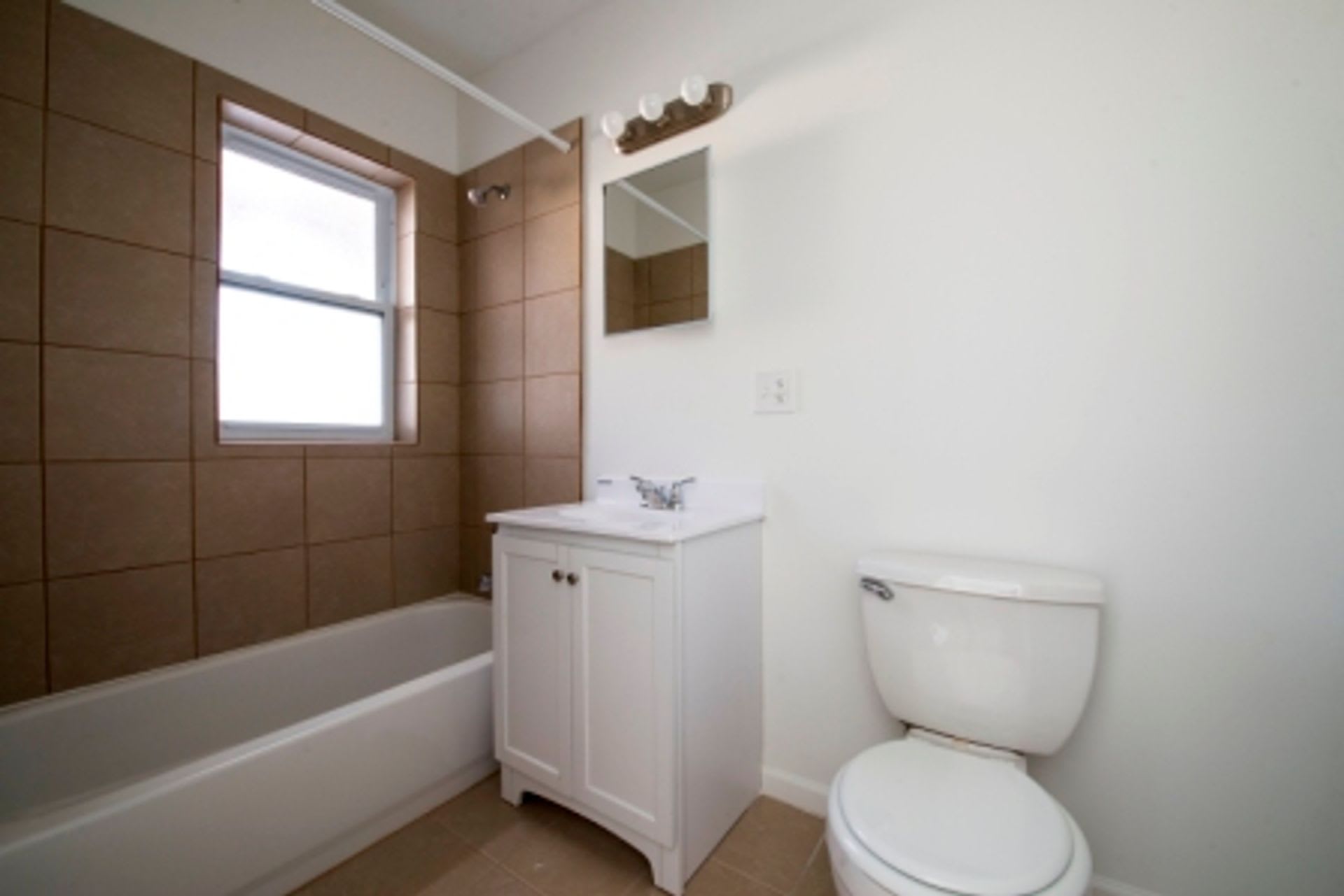 701 N Lotus Ave – photo 2
