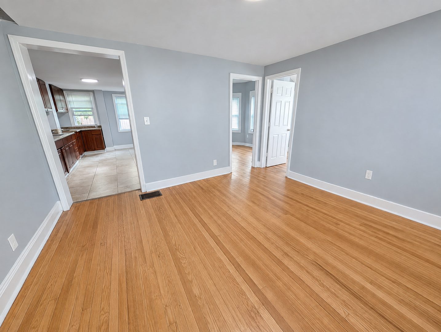 Beautiful 4 Bedroom 1 Bathroom Single Family House for Rent in Asbury Park! – photo 2