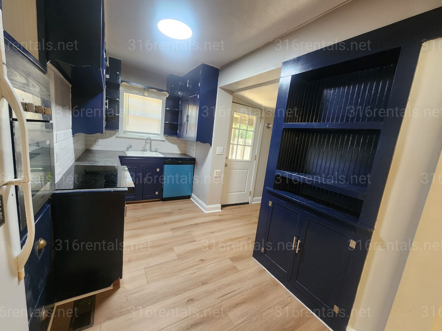 1 075 2 Bedroom 2 Bathroom Single Family Home – photo 4