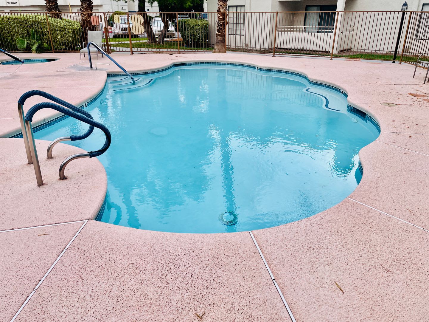 Spacious, Fully Furnished 2 Bed, 2 Bath Condo in the Lakes! – photo 4