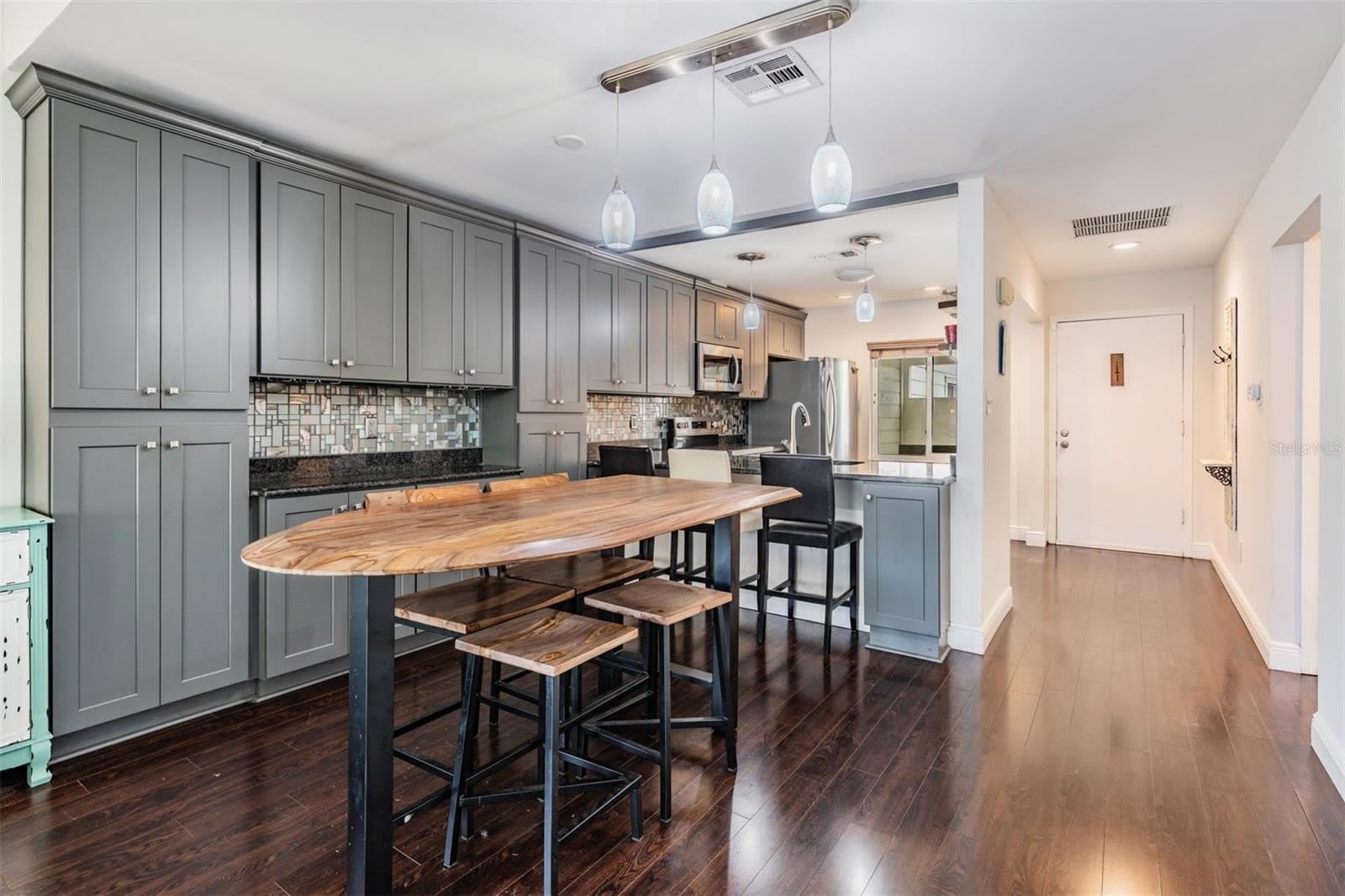 637 DRAKE Lane N – photo 4