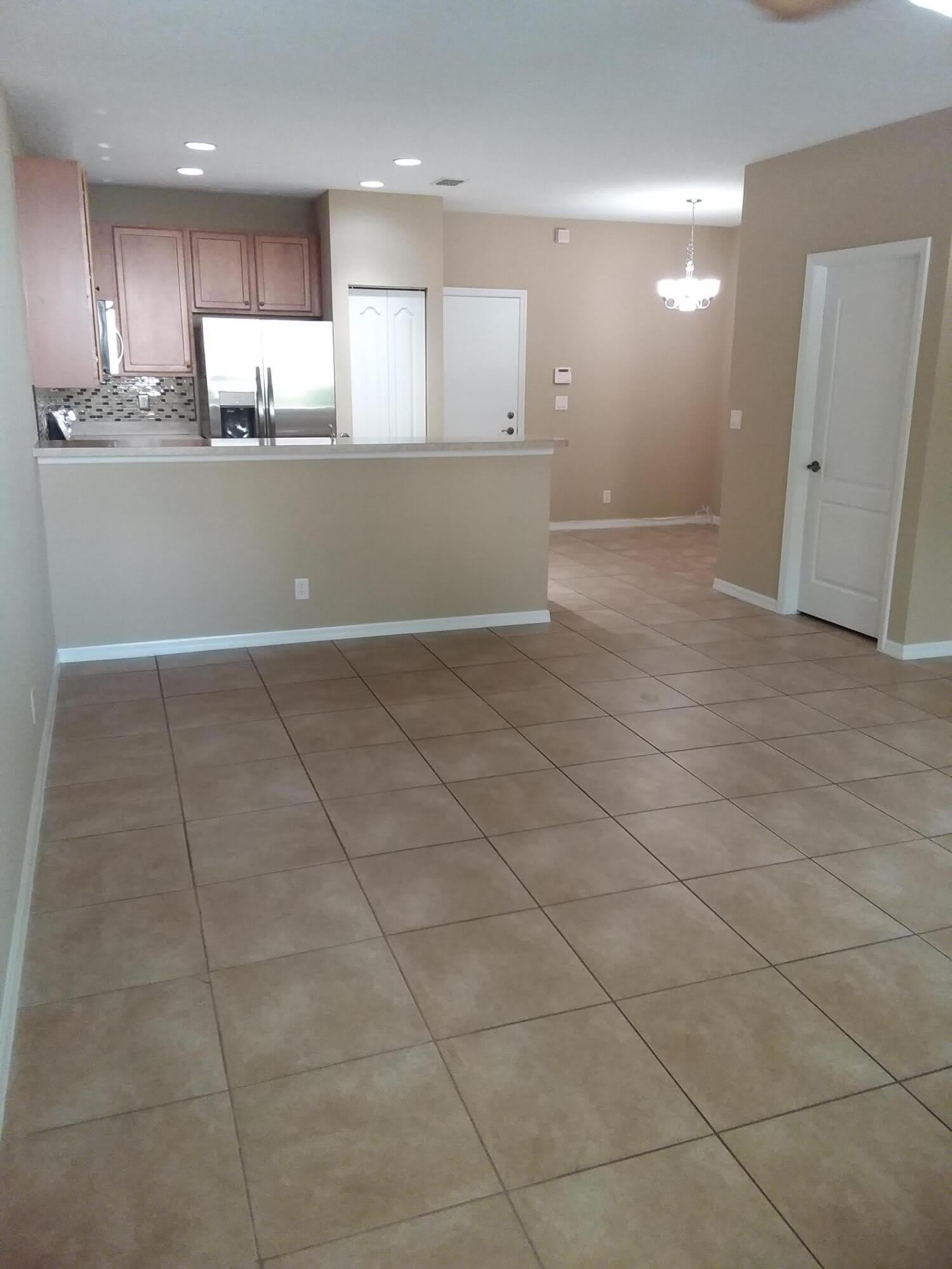 2410 Se Union Park Drive – photo 3