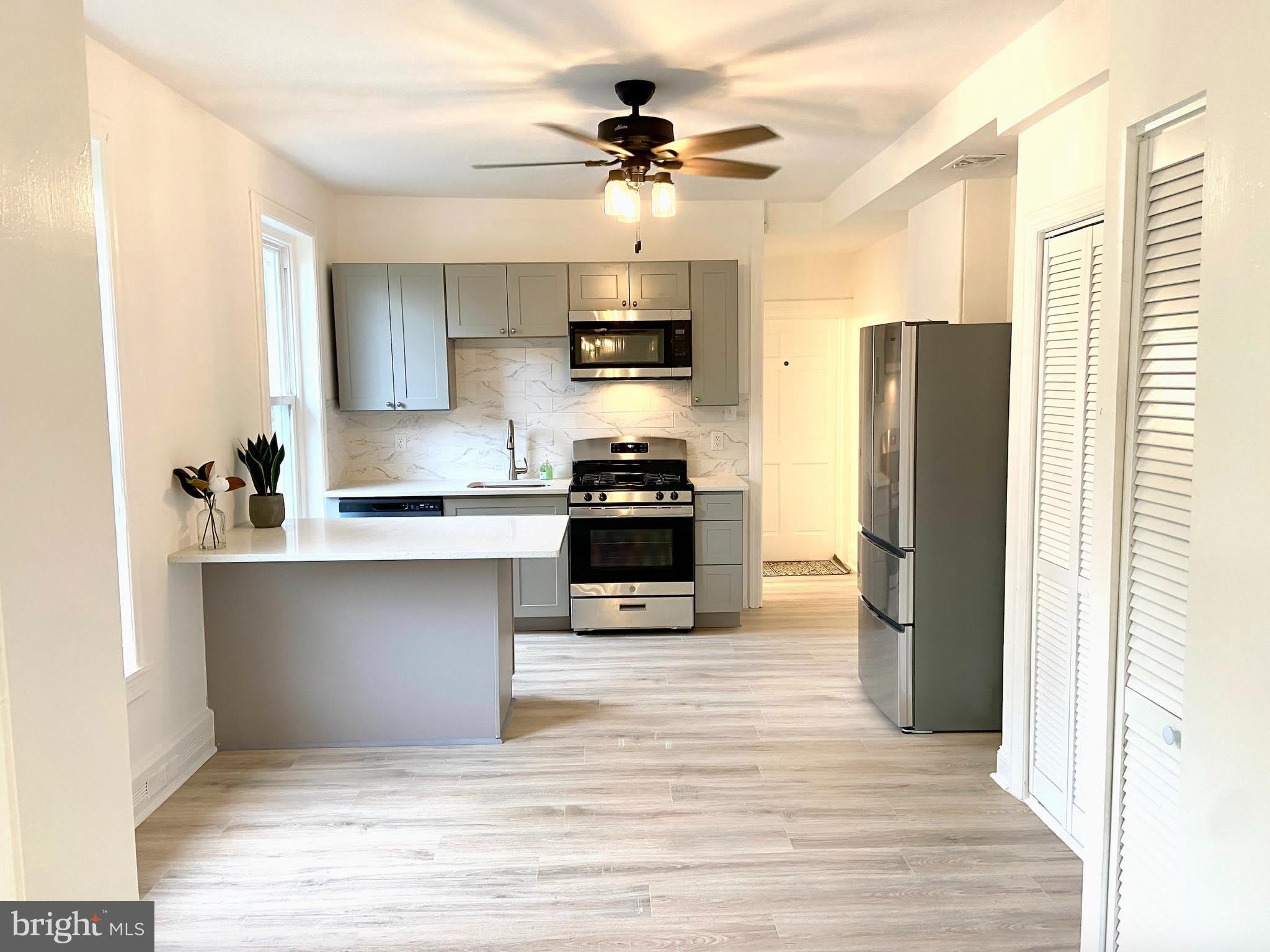 305 S MAIN Street – photo 1