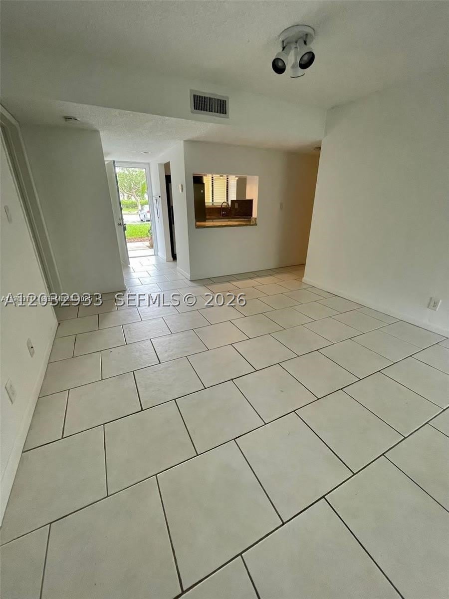 183 Lakeview Dr – photo 4