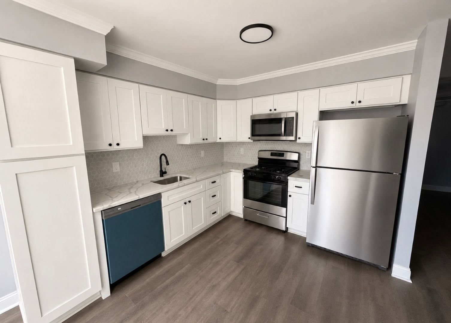Newtown Grant Large Renovated Townhome 3 Beds 2.5 Bath Available Oct 1, 2026 – photo 2