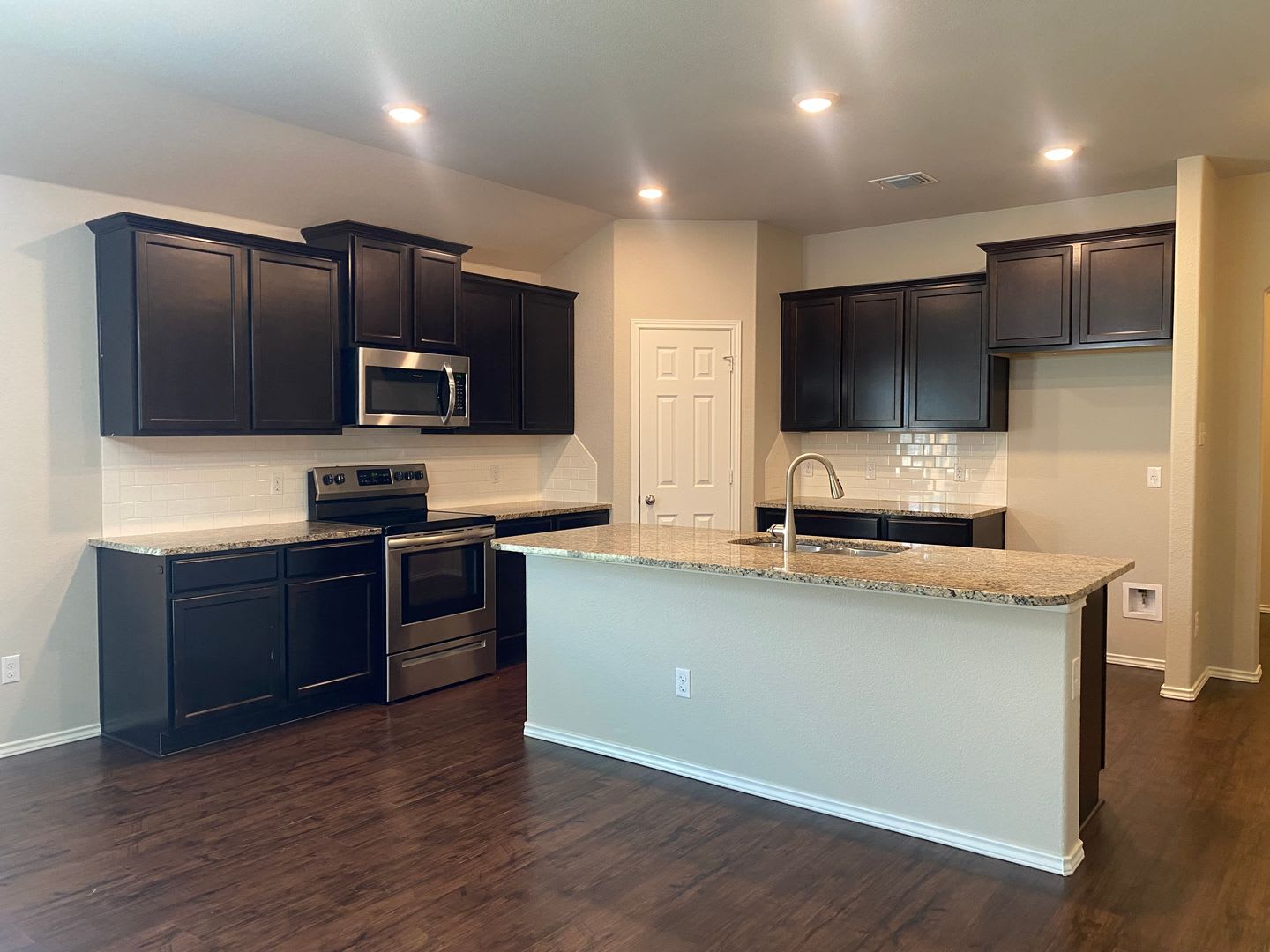 3 BEDROOM ACADEMY ISD – photo 4
