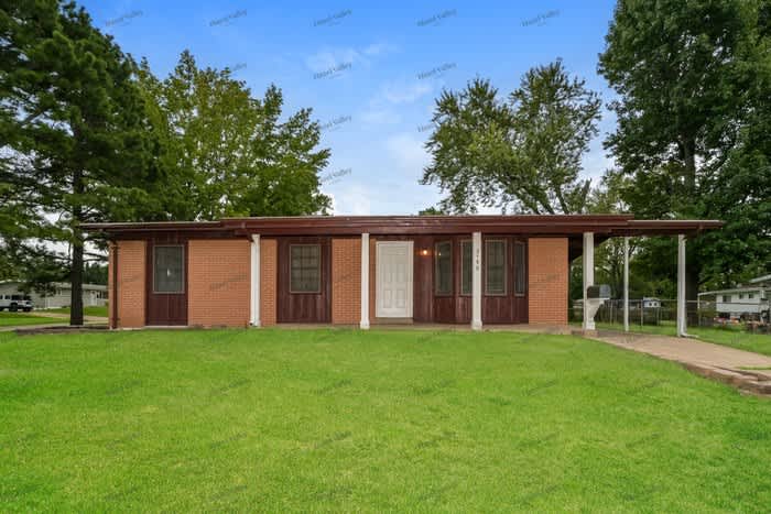 2190 Orleans Lane – photo 1