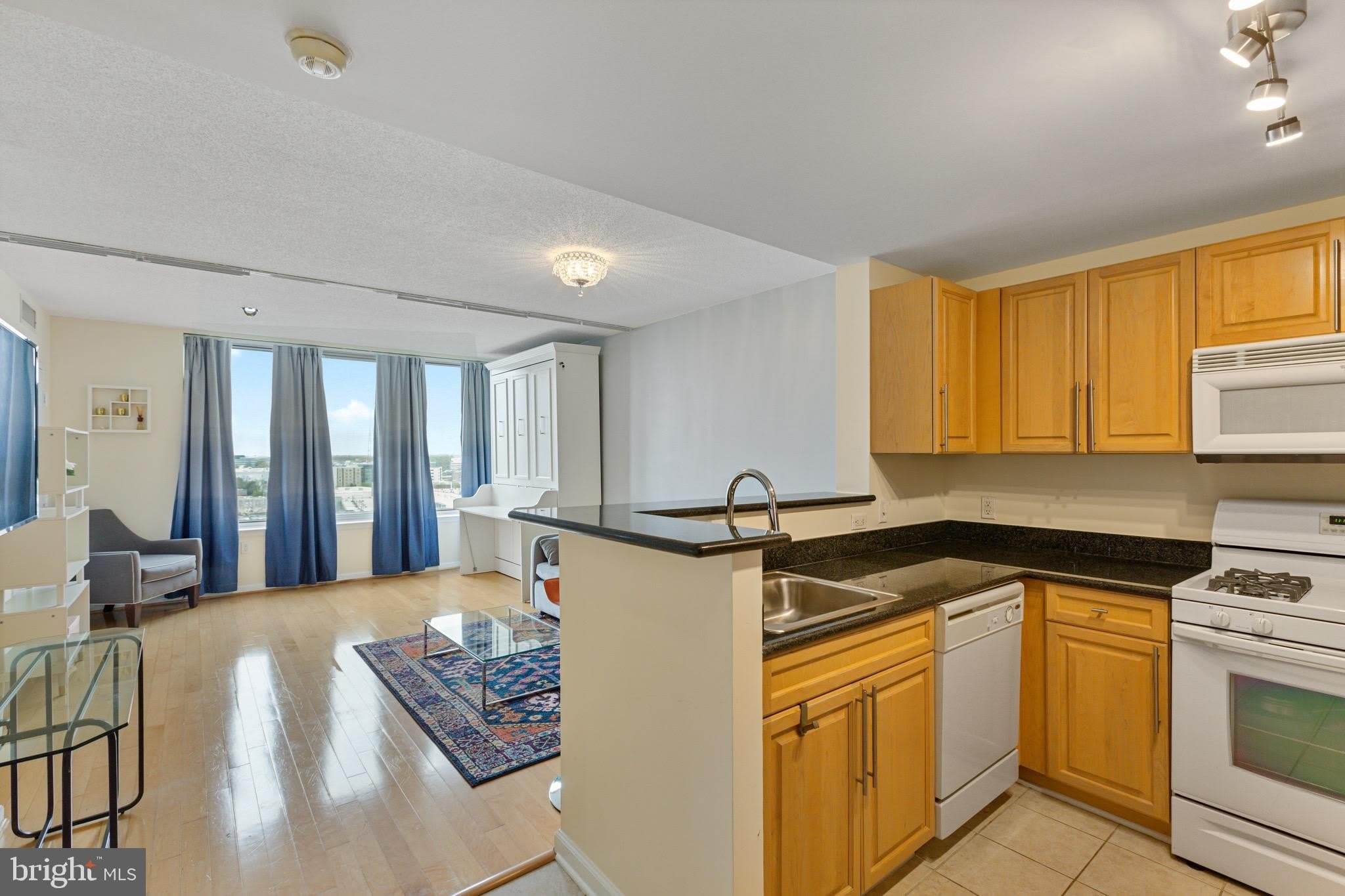 2726 Gallows Road – photo 2