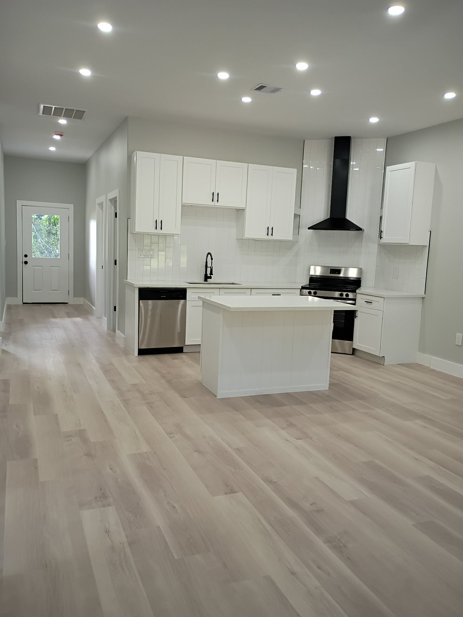 982 Dundee Drive – photo 4