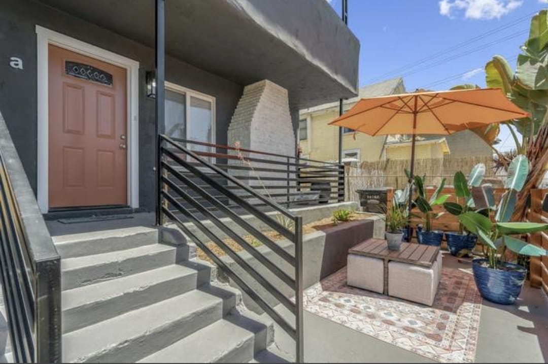2074 Newton Ave – photo 1
