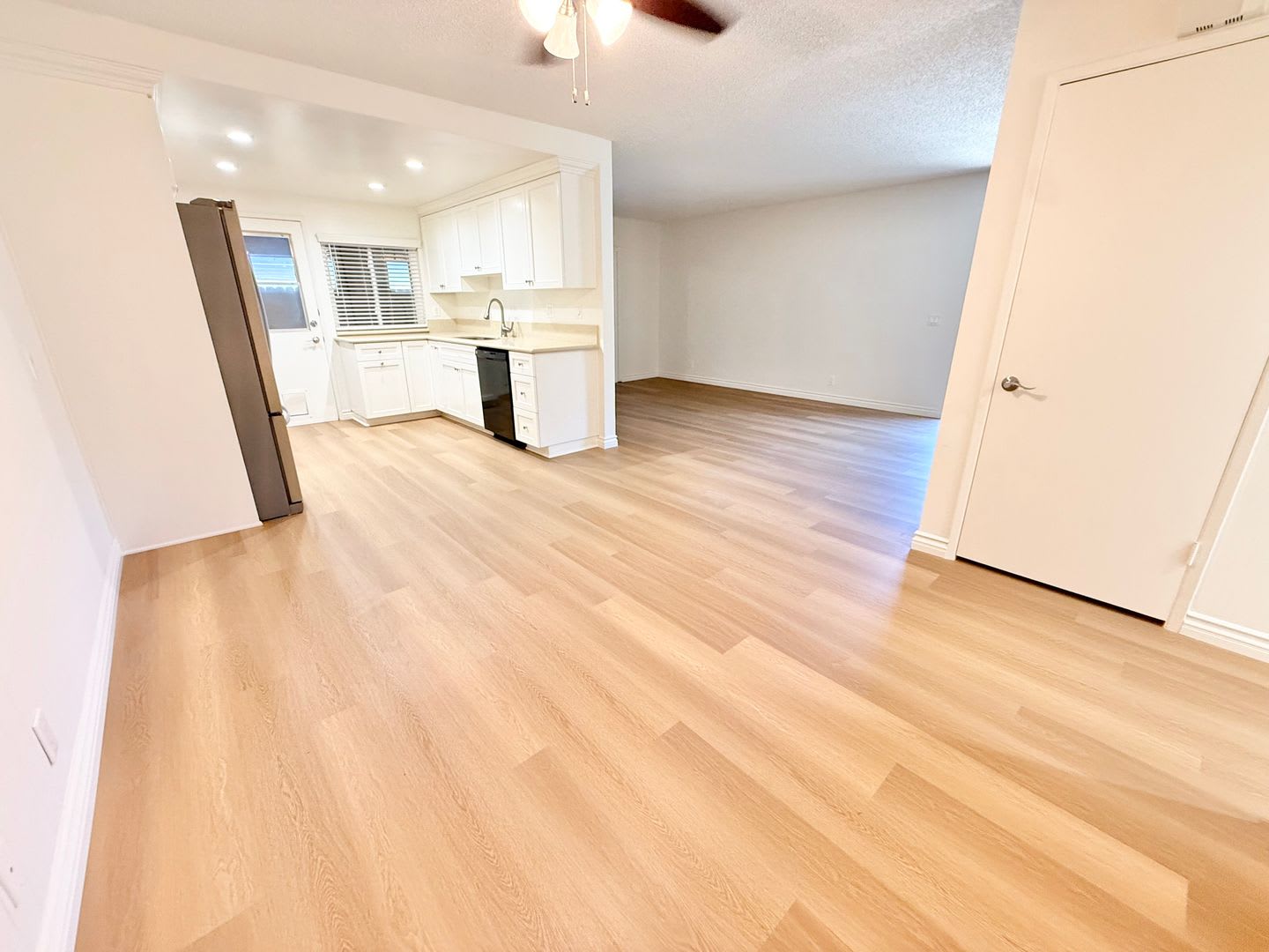 Newly Remodeled 3 Bedroom Condo with Assigned Parking – photo 5