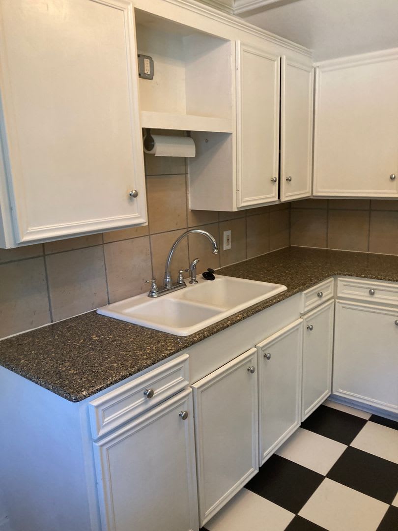 Beautiful 3 Bedroom 1 Condo in Midcity ready to Move-in – photo 1