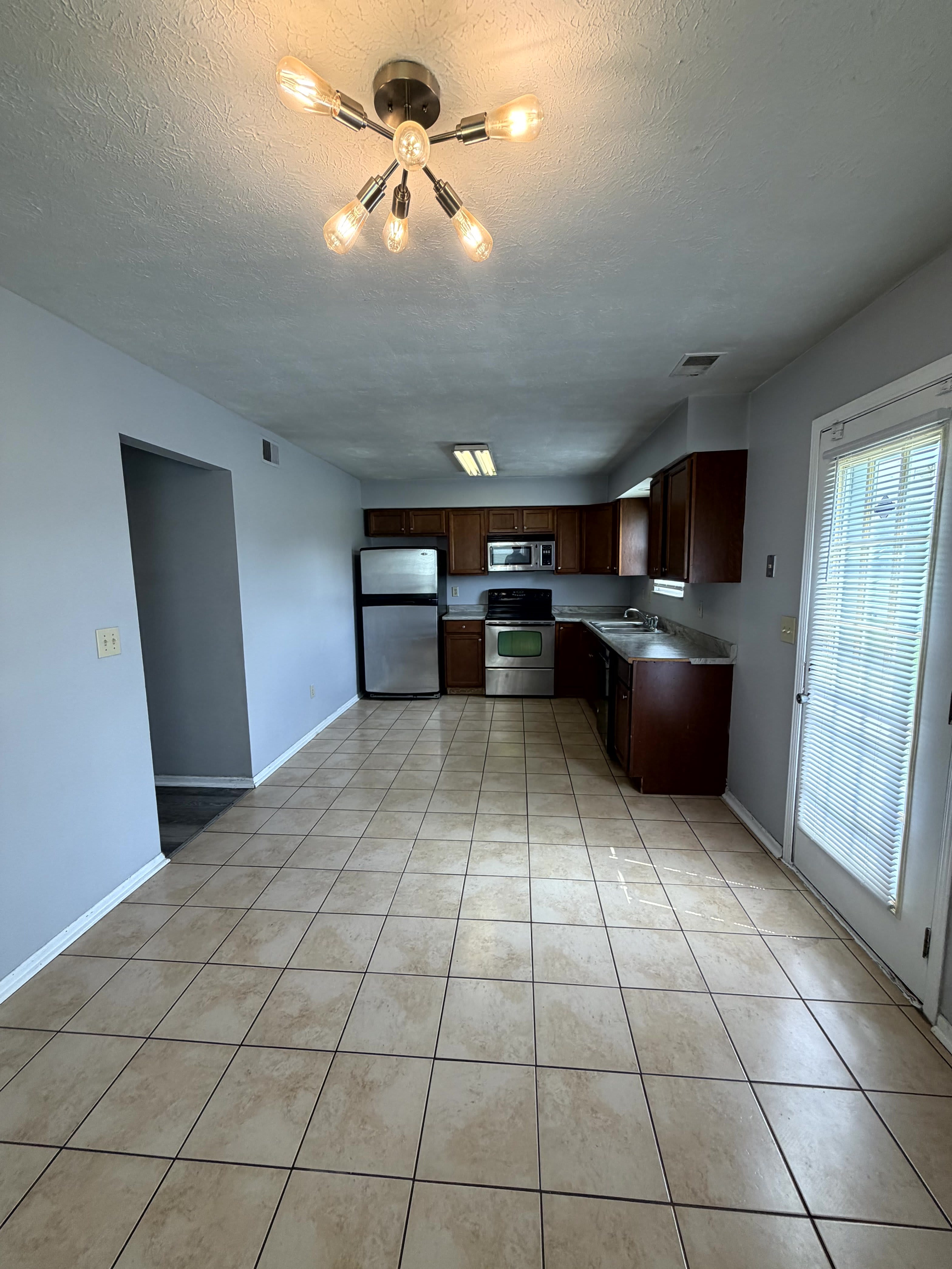 6643 Fairway Ave – photo 2