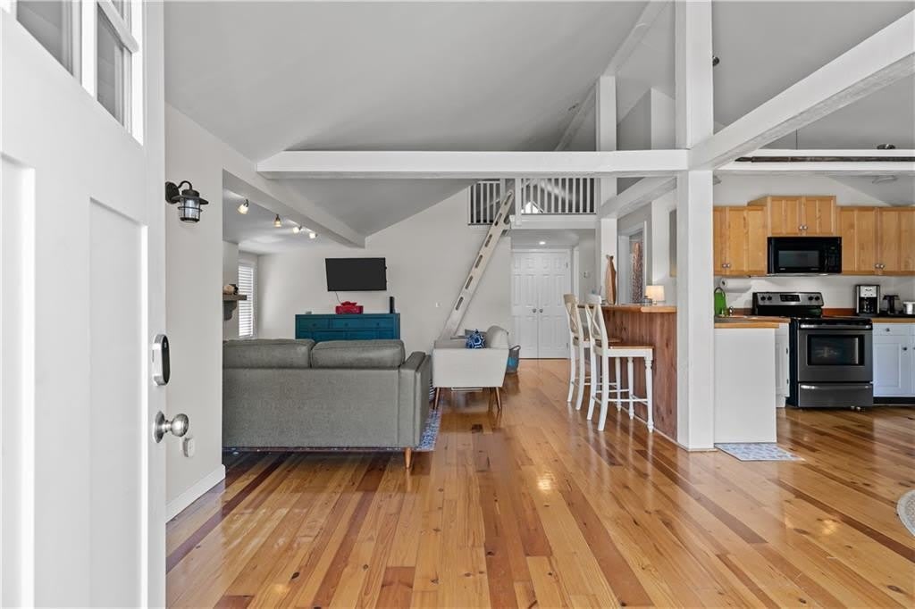 1024 ANTHONY Road – photo 2