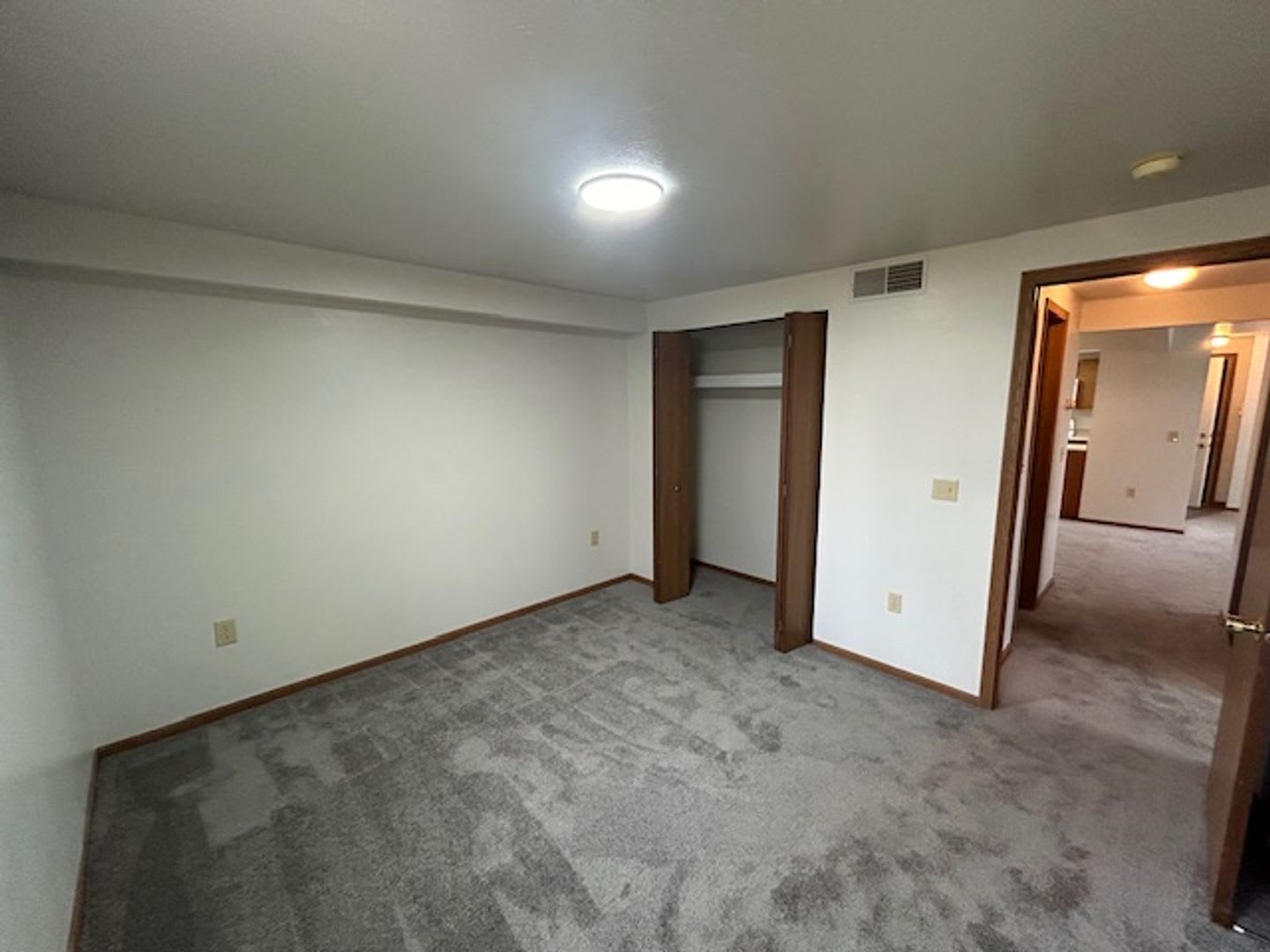 2 bedroom 1 bath top floor apartment – photo 3