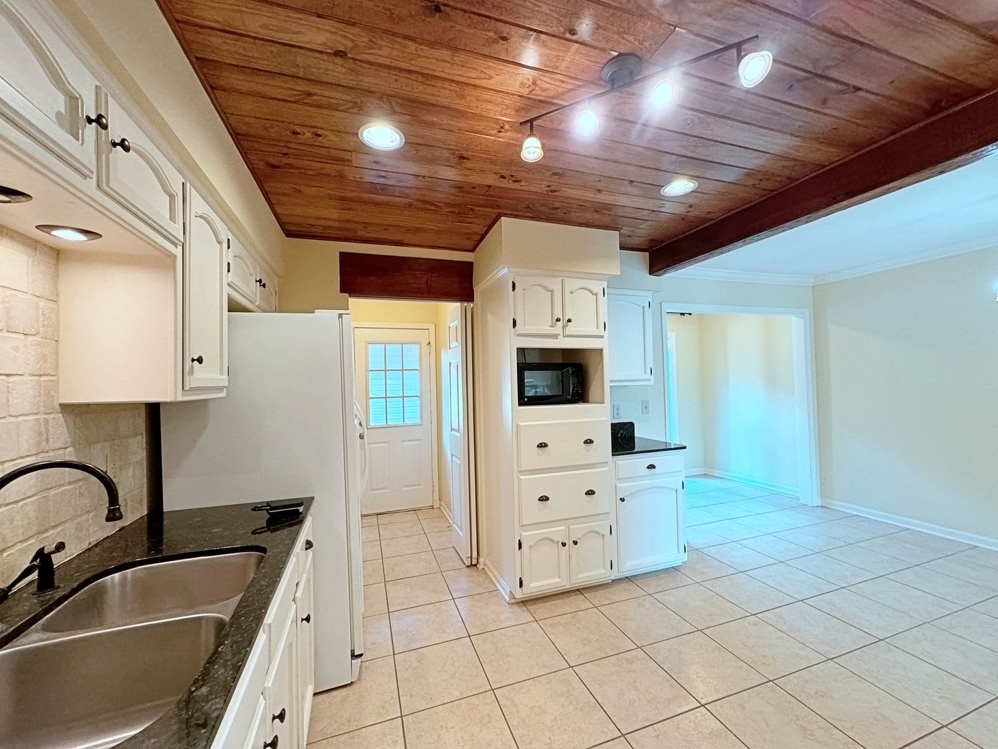Custom Remodeled Townhome Off Jefferson Hwy – photo 3