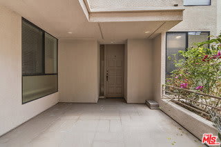 500 South Barrington Avenue – photo 1