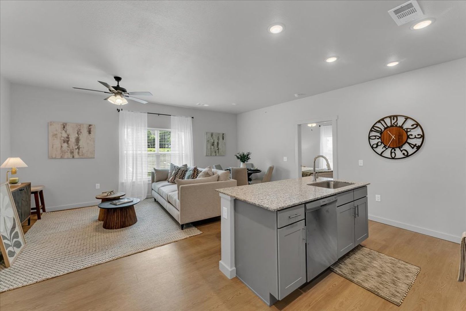 Step Right Up Move In For Just 99 When You Sign By 8 31 Brand New 2 Bed 2 Bath Apartments Near The U Of A – photo 4