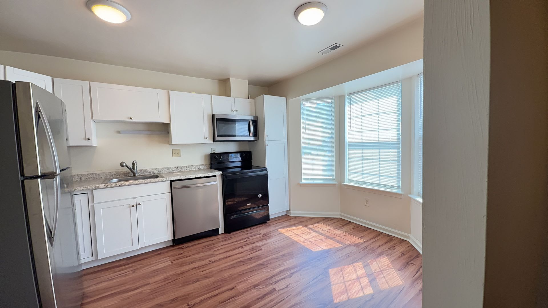 Beautiful 3 Bedroom Home In Virginia Beach With Updated Kitchen – photo 3