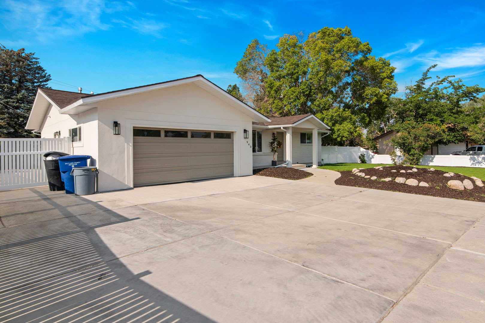 Fully Renovated 5-Bed Home with RV Parking & Garage – photo 2