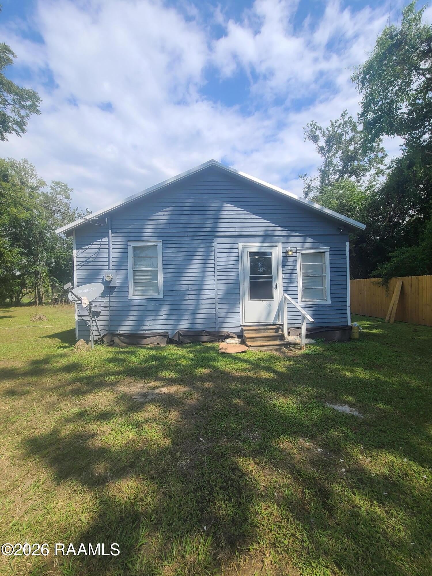 1032 N Railroad Avenue – photo 1