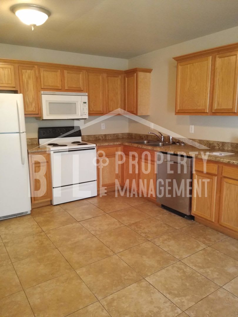 3Br Duplex With 2 Car Garage In Forsyth – photo 4