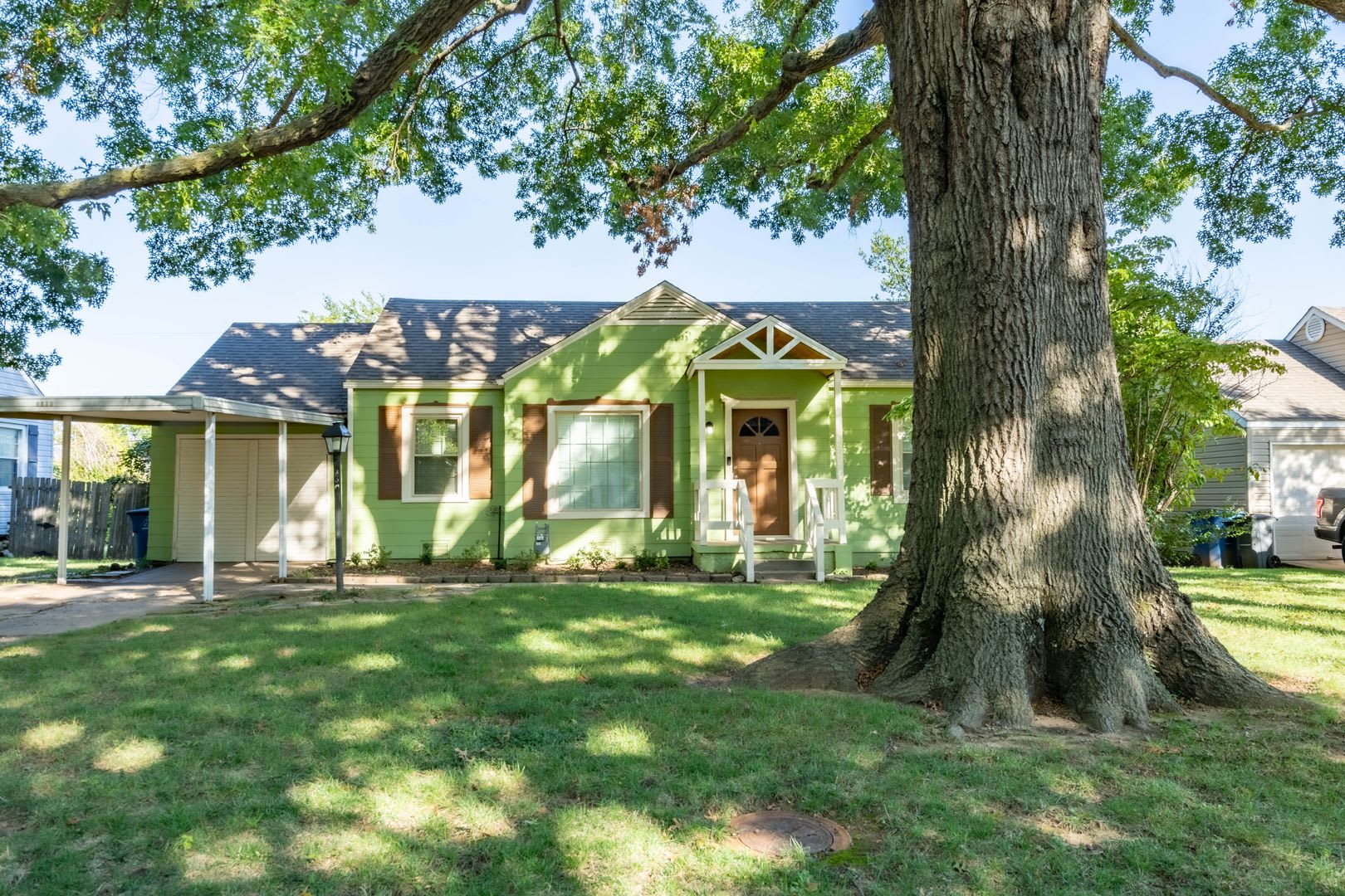 MUST SEE- Updated kitchen/Hardwood floors!! – photo 2