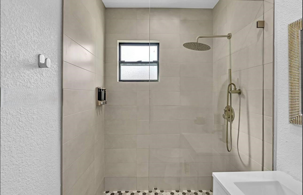 860 Northwest 17th Court – photo 4