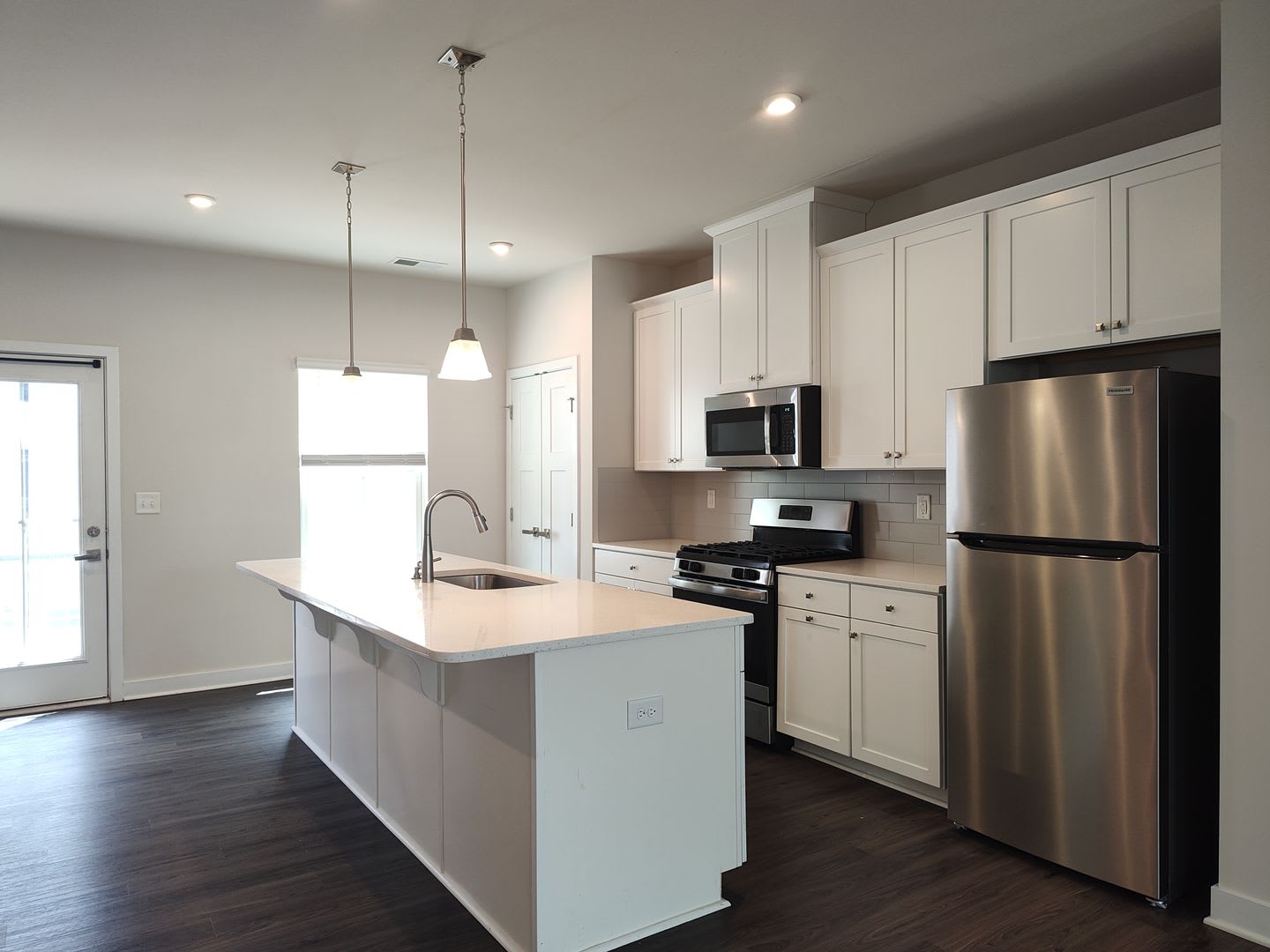 Beautiful End Unit Townhome located in the Towns at Mallard Mills community! – photo 5