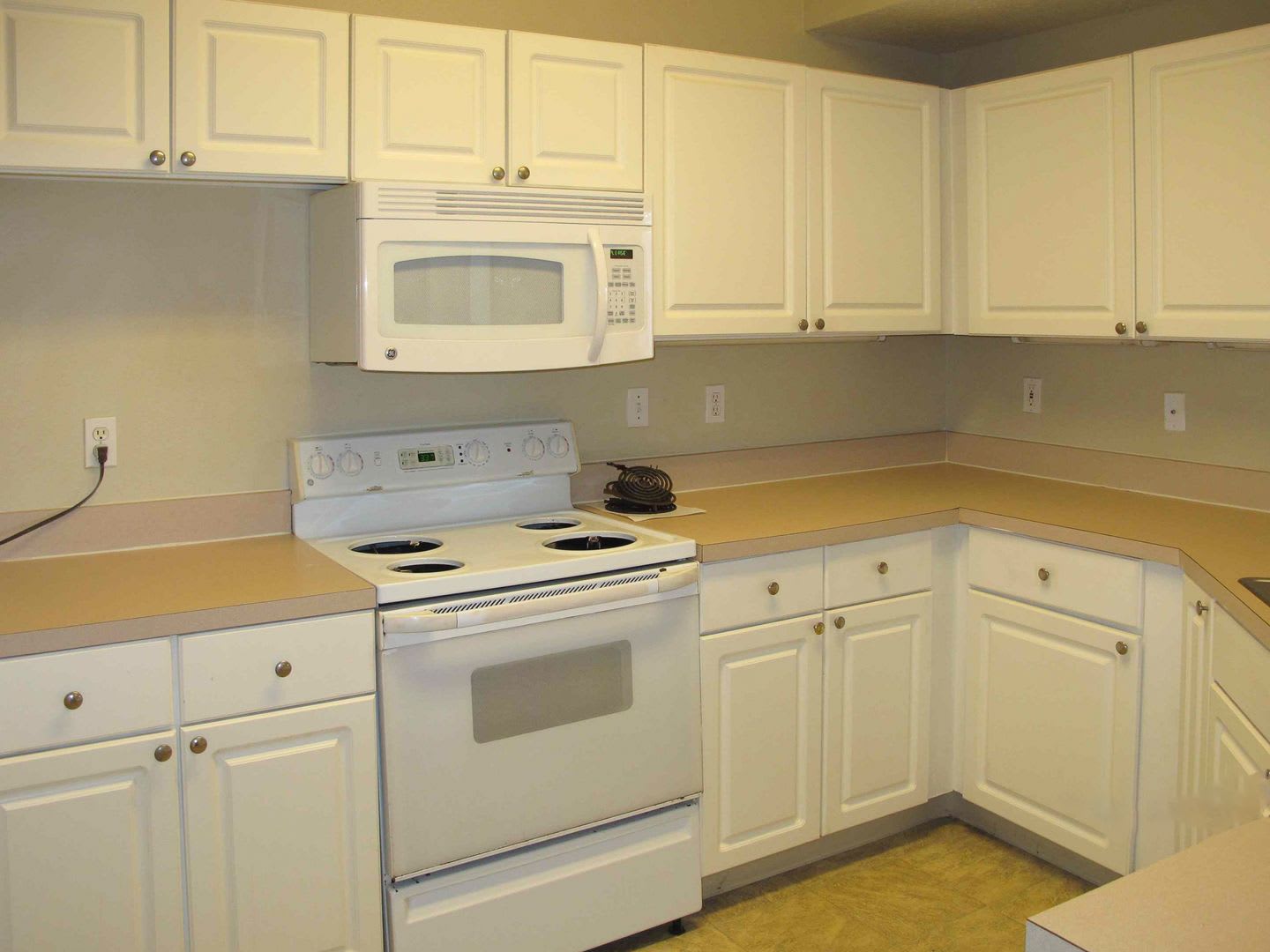 2 bd / 2 ba Condo in Gated Community – photo 4