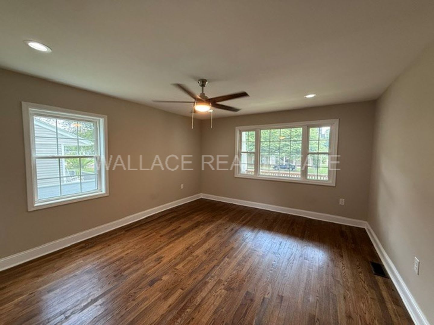 TOTALLY RENOVATED 3 BEDROOM HOUSE MINUTES FROM NEW SMOKIES STADIUM!! – photo 2