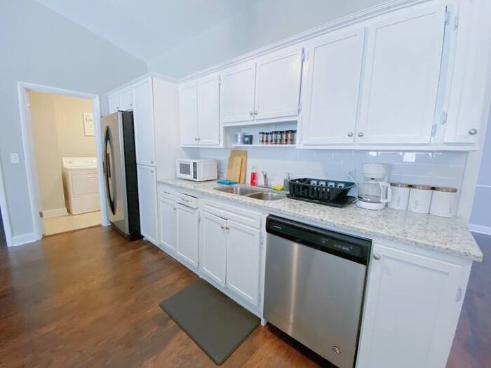 12005 Greenleaf Drive Southeast – photo 3