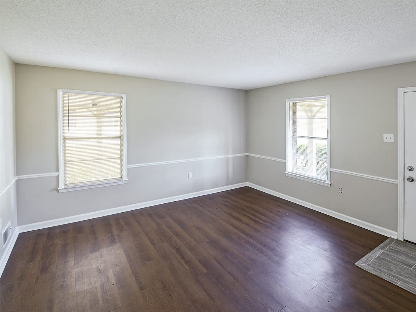 Fully updated 3 bed, 1.5 bath home with wonderful curb appeal north of Memphis. – photo 3