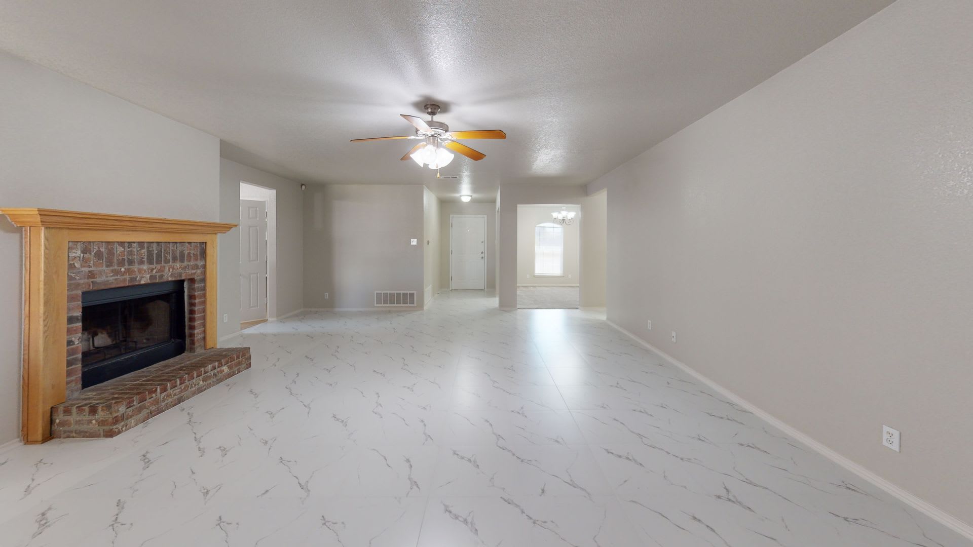 Spacious 4 Bedroom Home With Fresh Updates Large Yard – photo 4