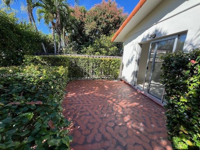 2502 Southwest 58th Avenue – photo 2