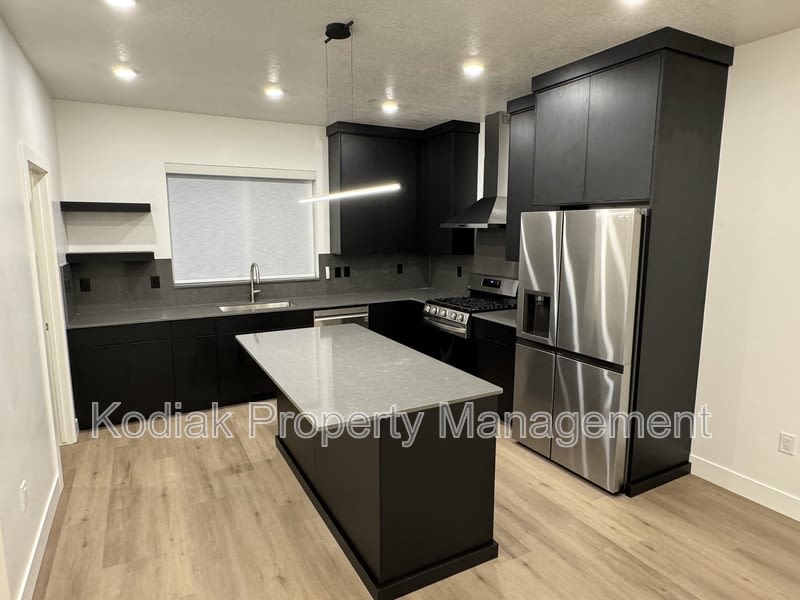 765 N 400 W – photo 4